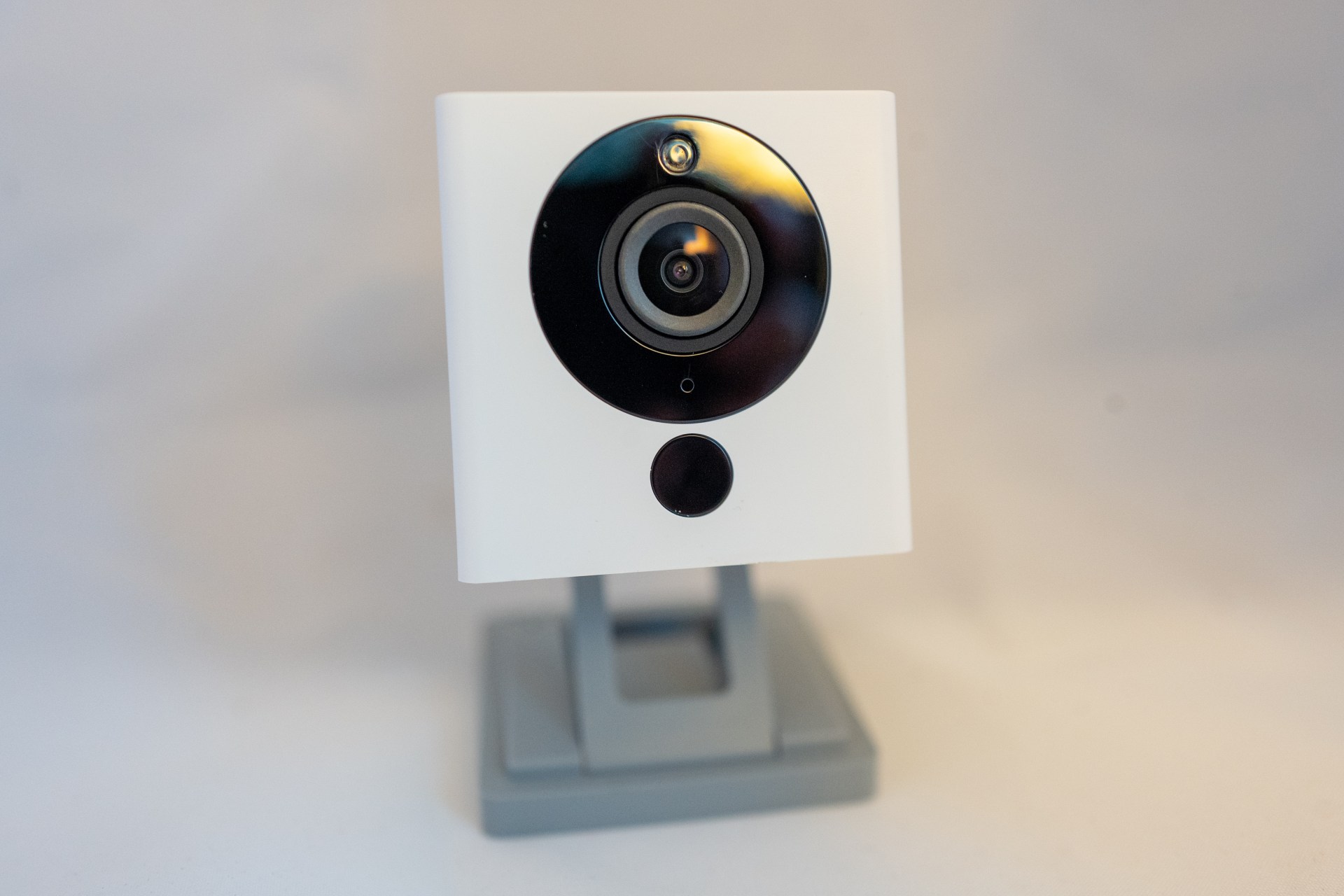 "Unveiling a Disturbing Security Cam Glitch: Unauthorized Glimpses into Strangers' Homes"